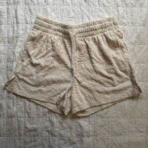 90 Degree By Reflex Cream Textured Athletic Lounge Shorts